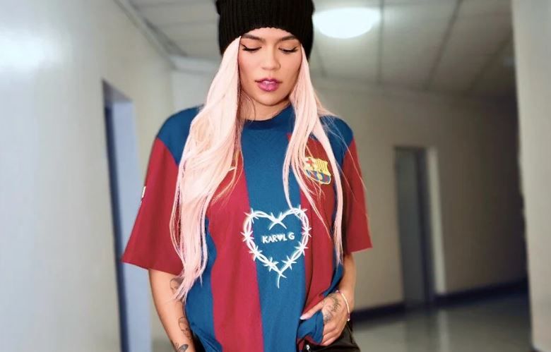 Karol G se detapó y confesó que significa su tatuaje que estará en las camisetas del FC Barcelona