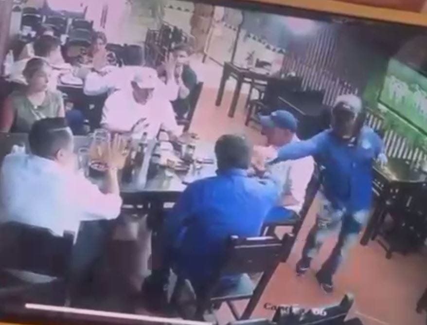 Jugoso botín en asalto masivo en restaurante del barrio San Francisco