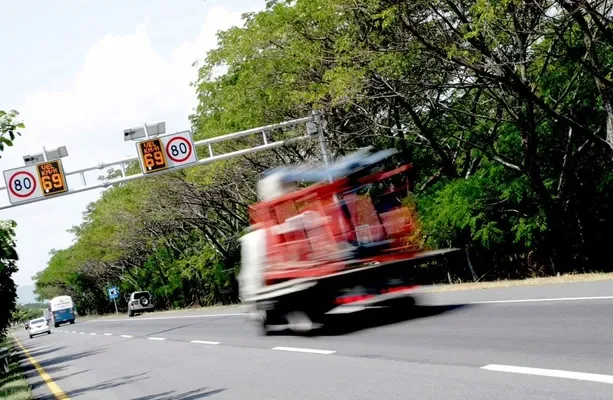 ¿Usted también ha sido víctima de una fotomulta? Una nueva propuesta le pondrá coto al tema