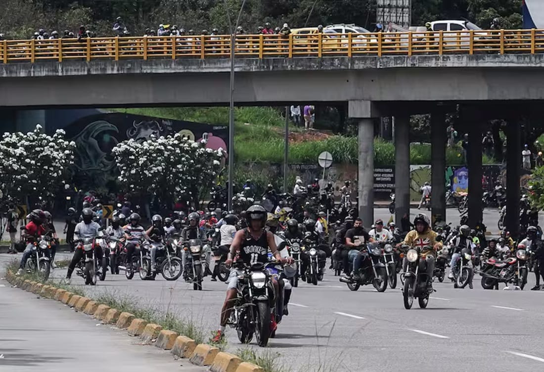 Un capturado y doce motos retenidas tras protesta de moteros en Bucaramanga