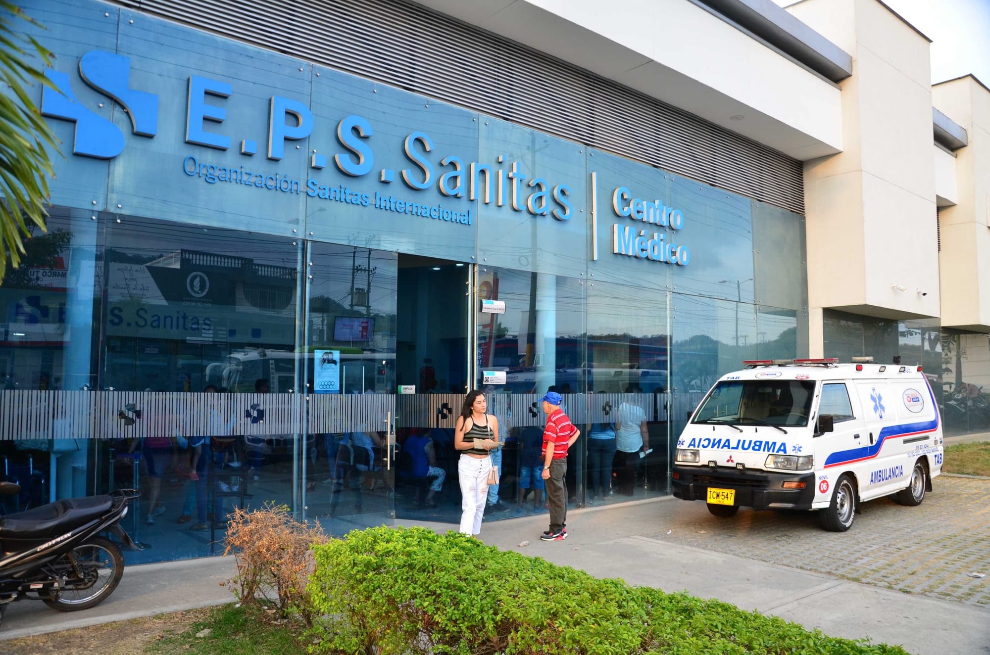 EPS Sanitas ganó la batalla jurídica. Funcionarios del gobierno se  robaron equipos y medicamentos