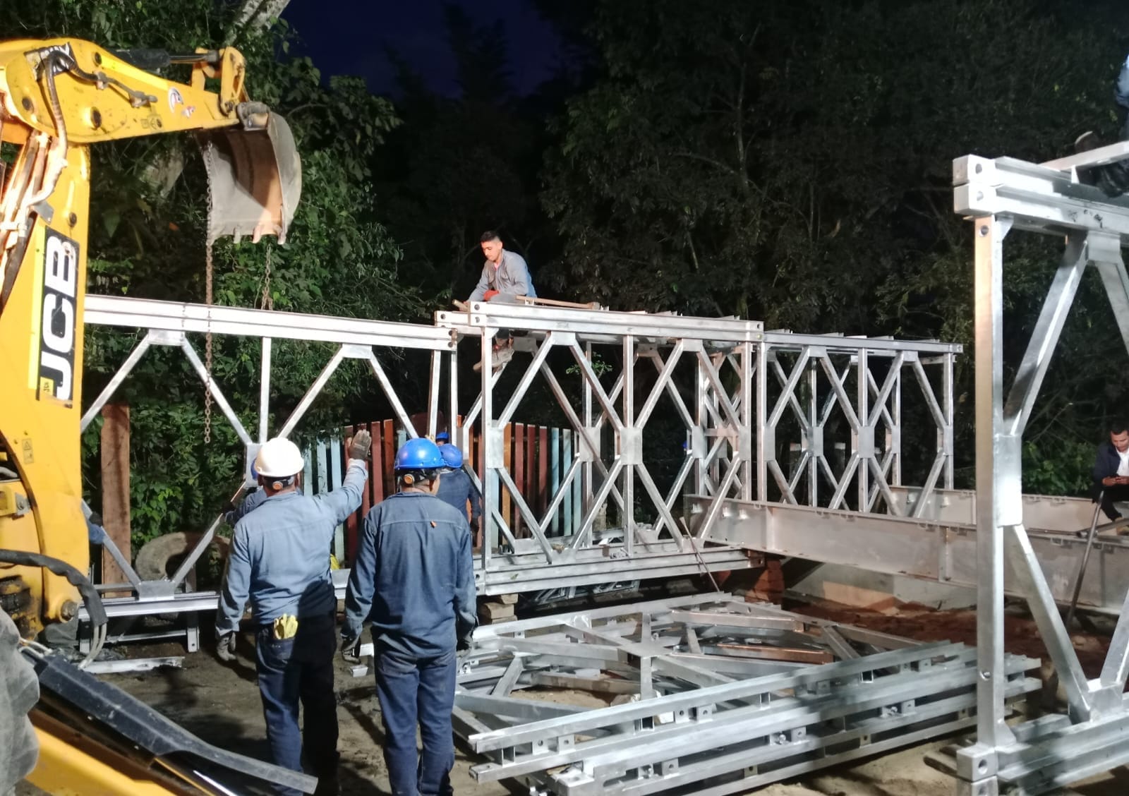 Puentes modulares restablecen la movilidad en Santander