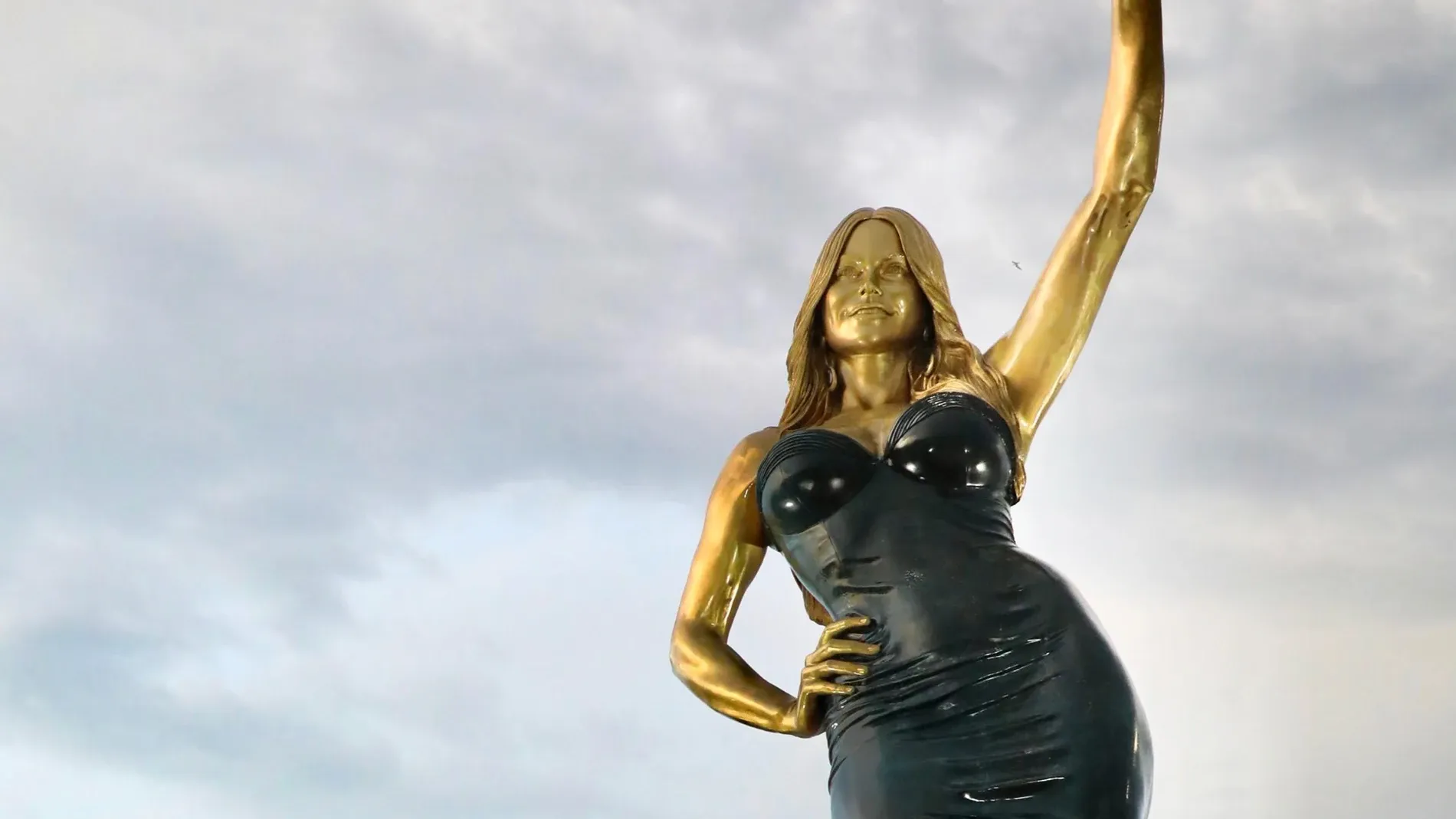Barranquilla rinde homenaje a Sofía Vergara con una escultura monumental en el Gran Malecón