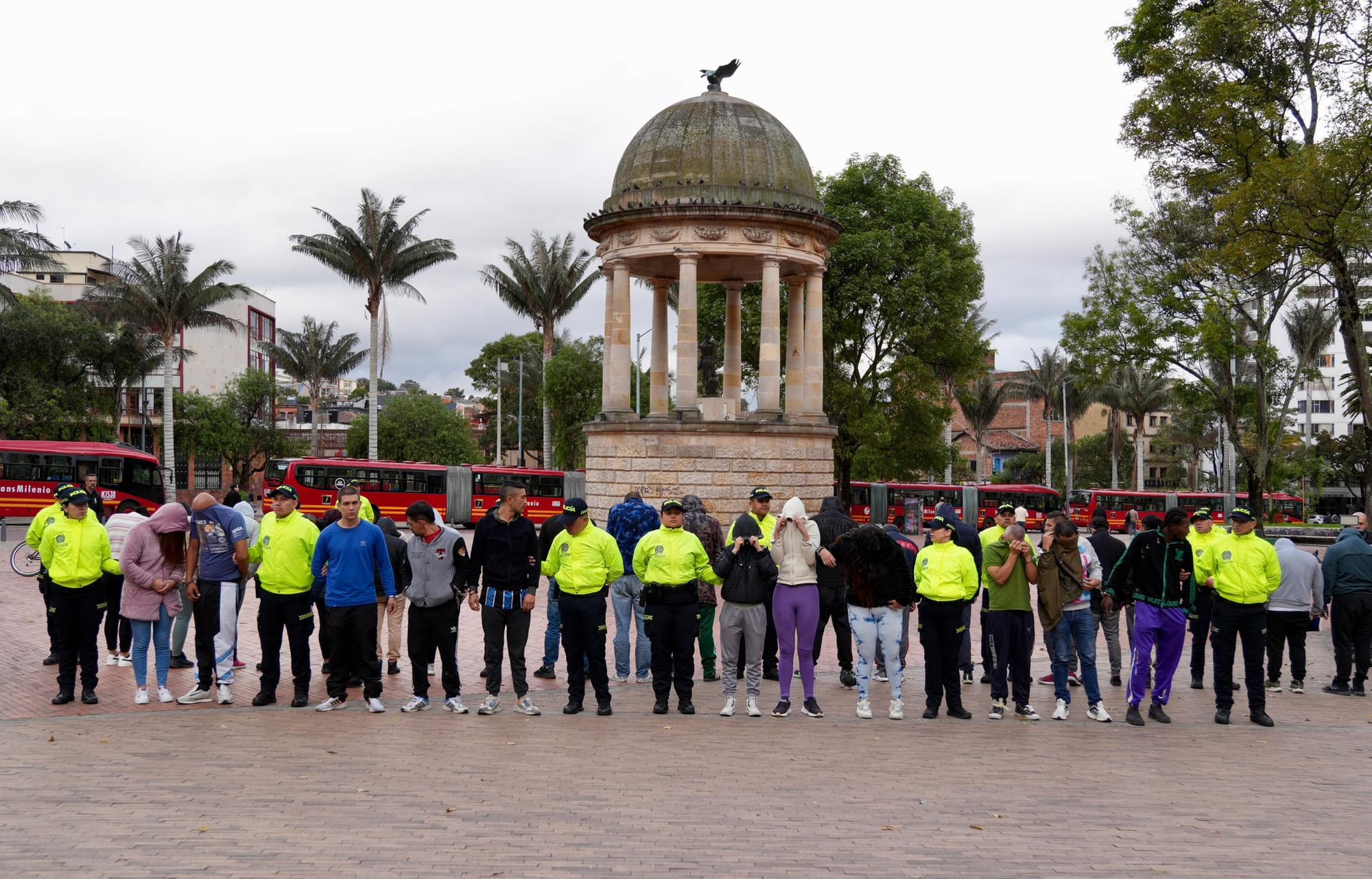 Banda de drogas usaba menores en alianza con policías  como aliados