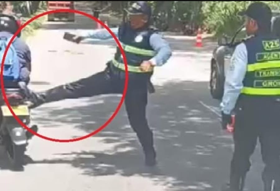 Destituido alférez de transito por pelea con un motociclista