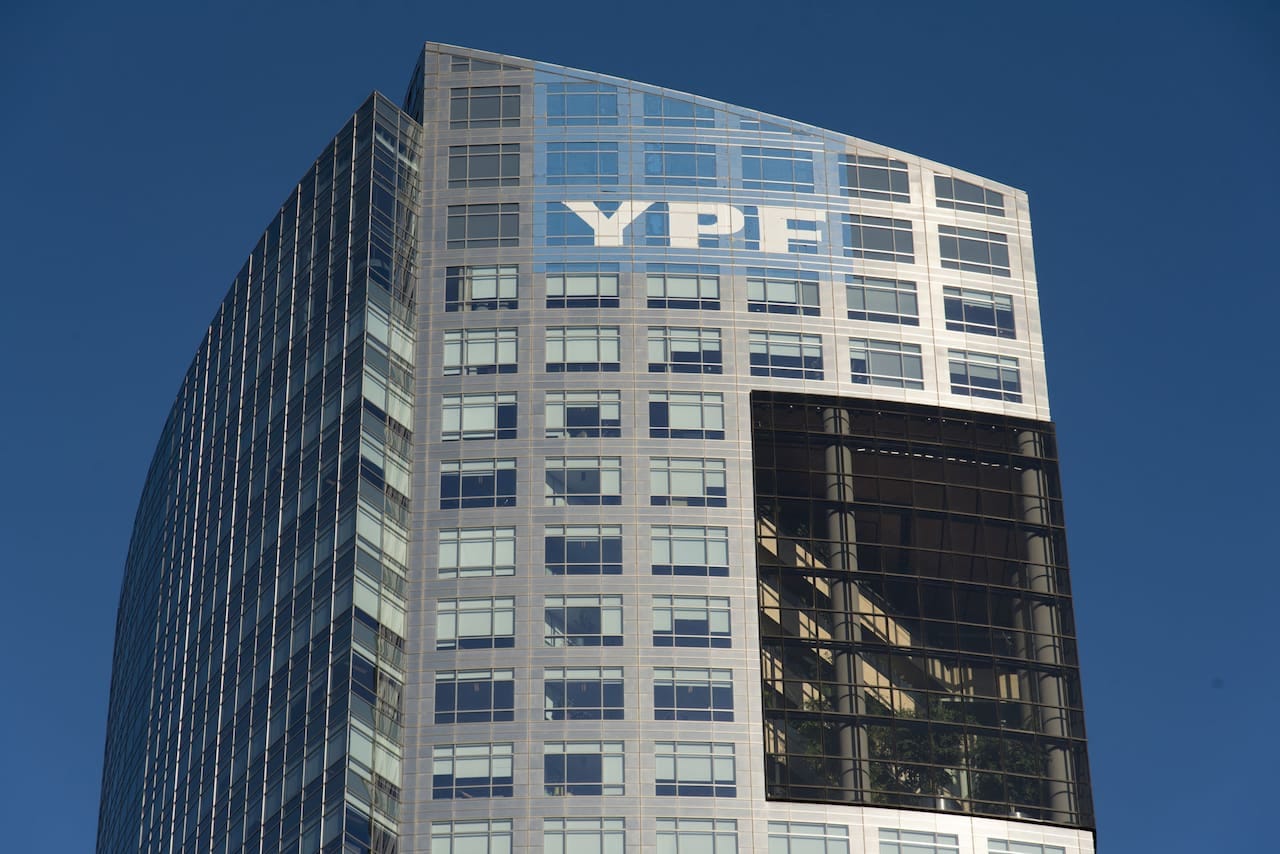 EE. UU. ordena a Argentina entregar el 51 % de YPF para saldar millonaria deuda