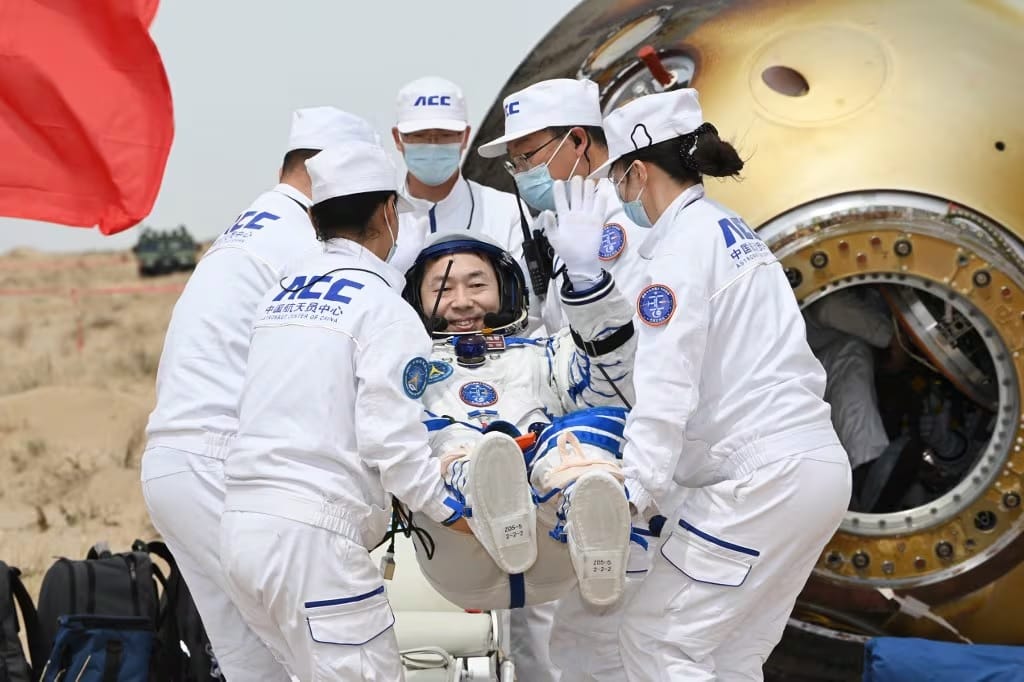 Astronautas de la Shenzhou-20 completan segunda caminata extravehicular en la estación Tiangong