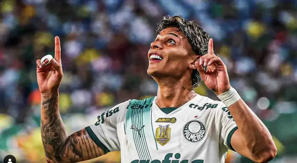 Manchester United y Roma pujan por Richard Ríos