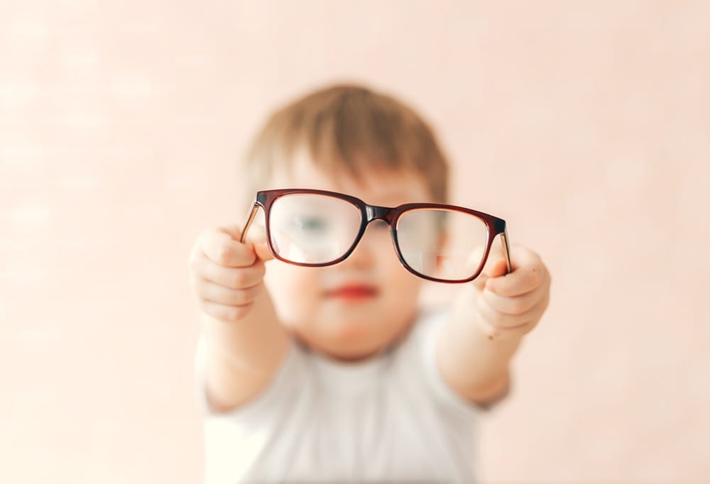 Póngale el ojo a la miopía, le contamos las señales para detectar problemas visuales en los niños