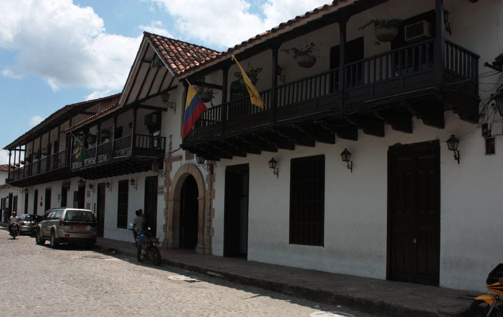 Palacio de la Alcaldía de Girón debe ser evacuado