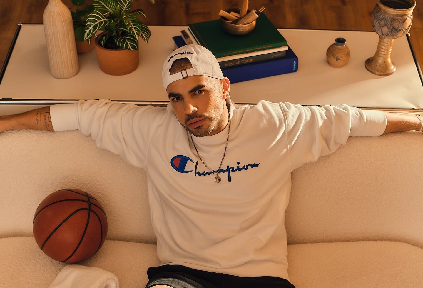 Juan Palau reinventa su sonido con "Duele"