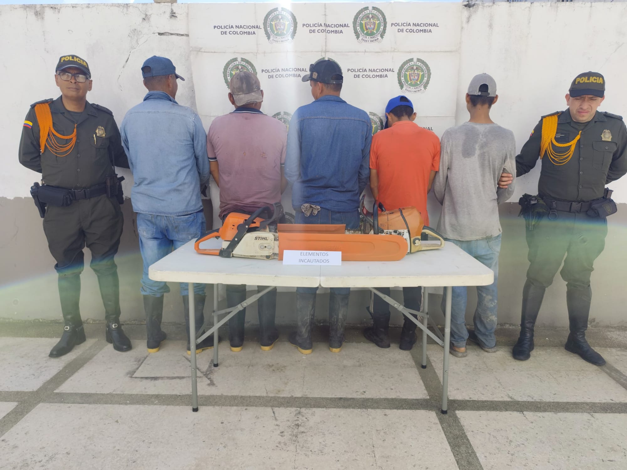 Policía de Santander frustra tala ilegal de árboles en Sabana de Torres y captura a cinco personas