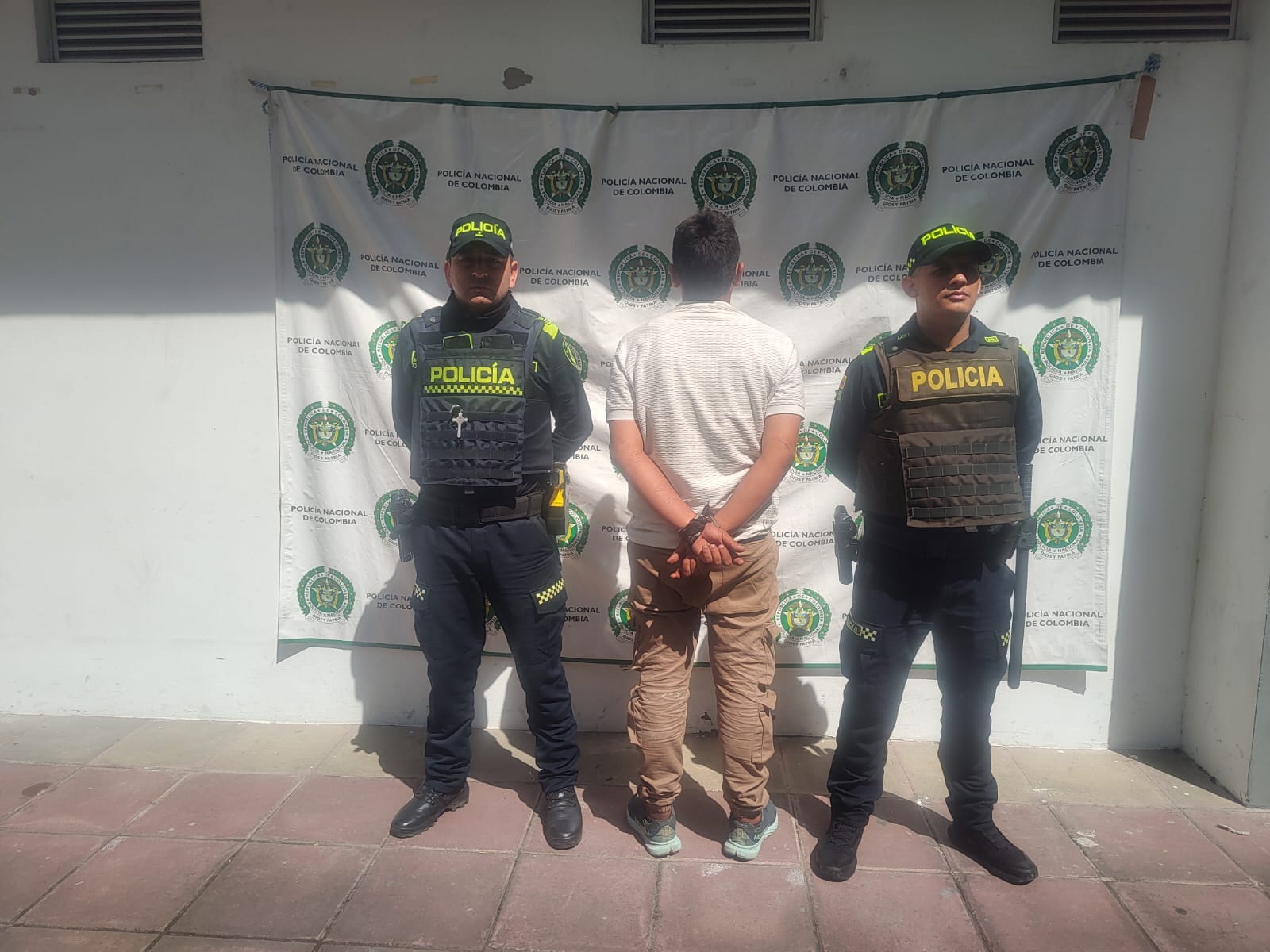 Hombre violó prisión domiciliaria por porte de armas de fuego en Santander y fue sorprendido por la policía