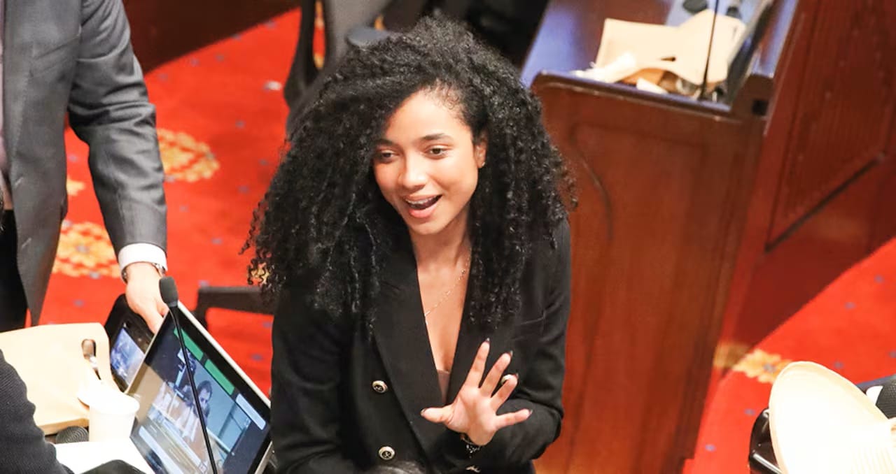 Una de las asesoras más cercanas a la cúpula del gobierno Petro resultó ser un fraude, le anularon todos sus diplomas universitarios