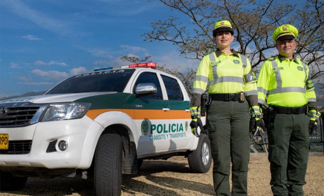 A los policías colombianos les adeudan más de $2 billones de pesos ¿Y la plata se va comprando aviones?