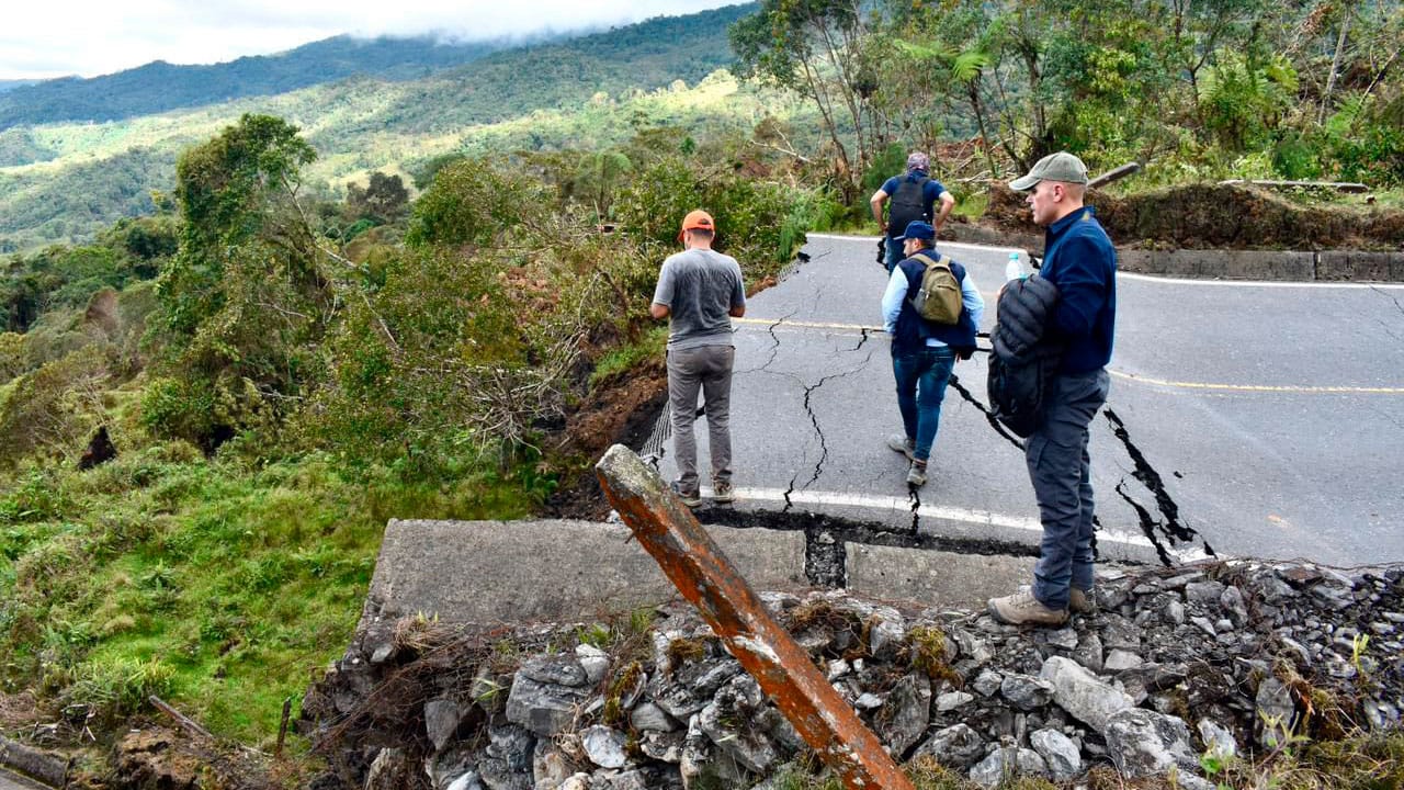 Invías habilita paso en Gualilo y evalúa solución definitiva para la vía Landázuri–Barbosa
