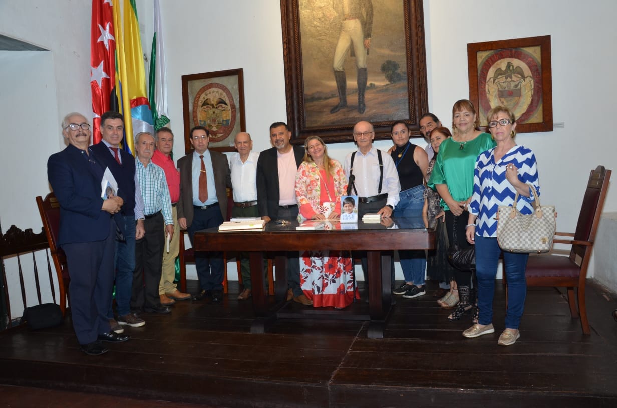 Presentado el libro ‘Desde El Viaducto’ en la Academia de Historia