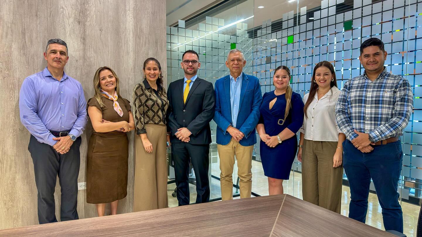 Acto de posesión nuevo subdirector de UISALUD