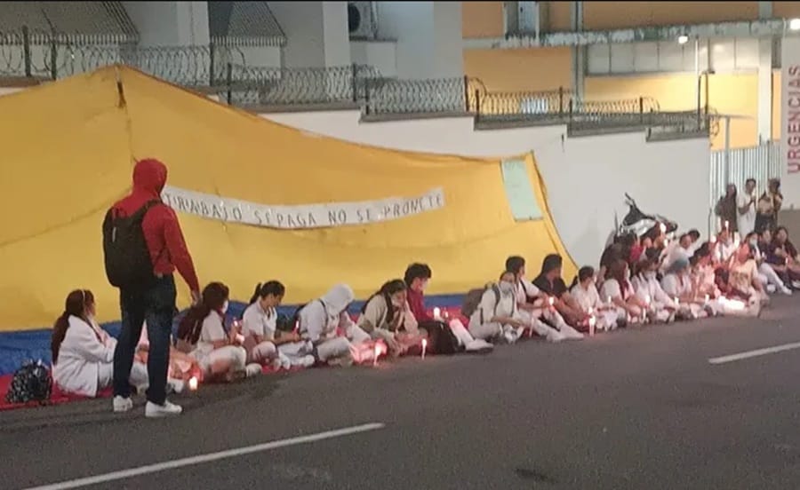 Trabajadores apelan a velatón para exigir sus salarios en Floridablanca