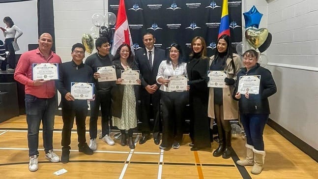 Cien santandereanos se graduaron en el programa It’s Time for Education