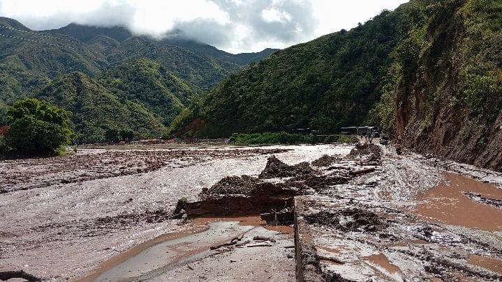 Alerta en Cáchira tras deslizamiento de tierra que afectó el cauce del río