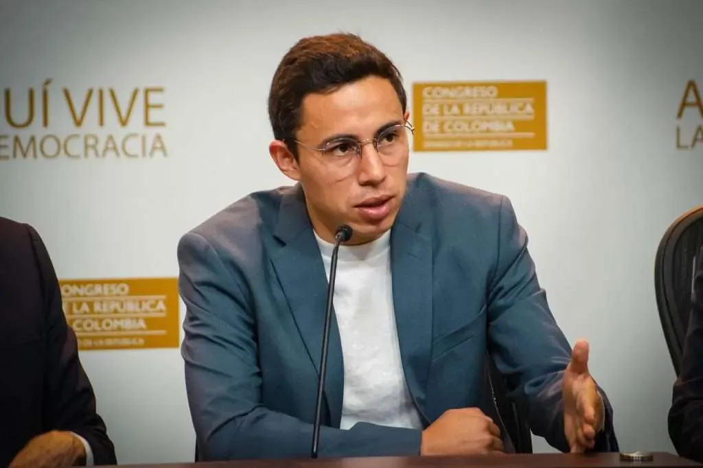 Cristian Avendaño propone salvar las vías de Santander con millonaria inversión