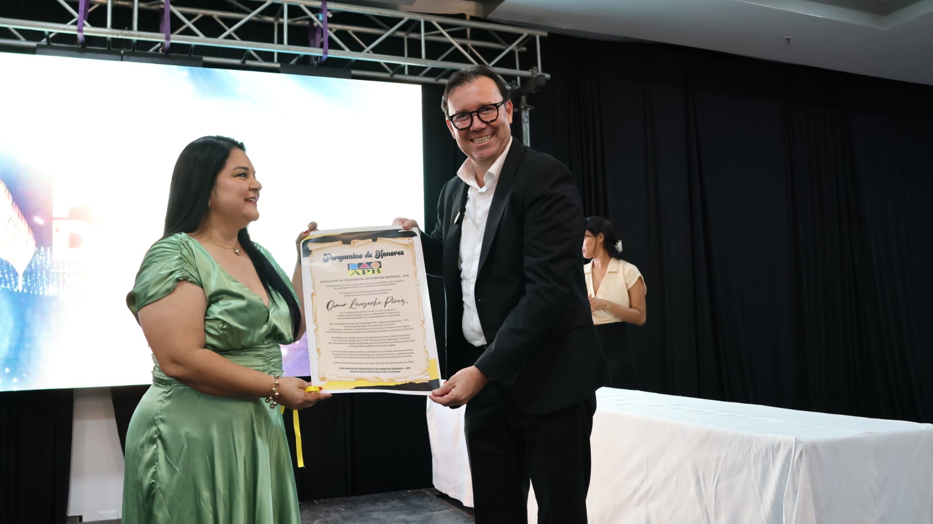 Exaltación en Premios Pluma de Oro a Omar Lengerke Pérez