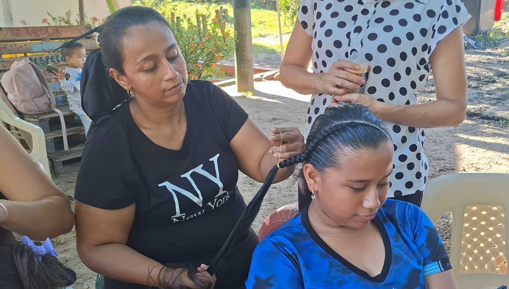 Mujeres de la vereda Patio Bonito, en Barrancabermeja, se empoderan con capacitación en belleza profesional