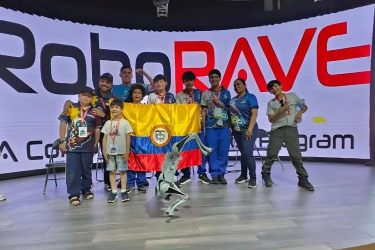 Estudiantes de Bucaramanga  campeones en RoboRAVE International México 2025