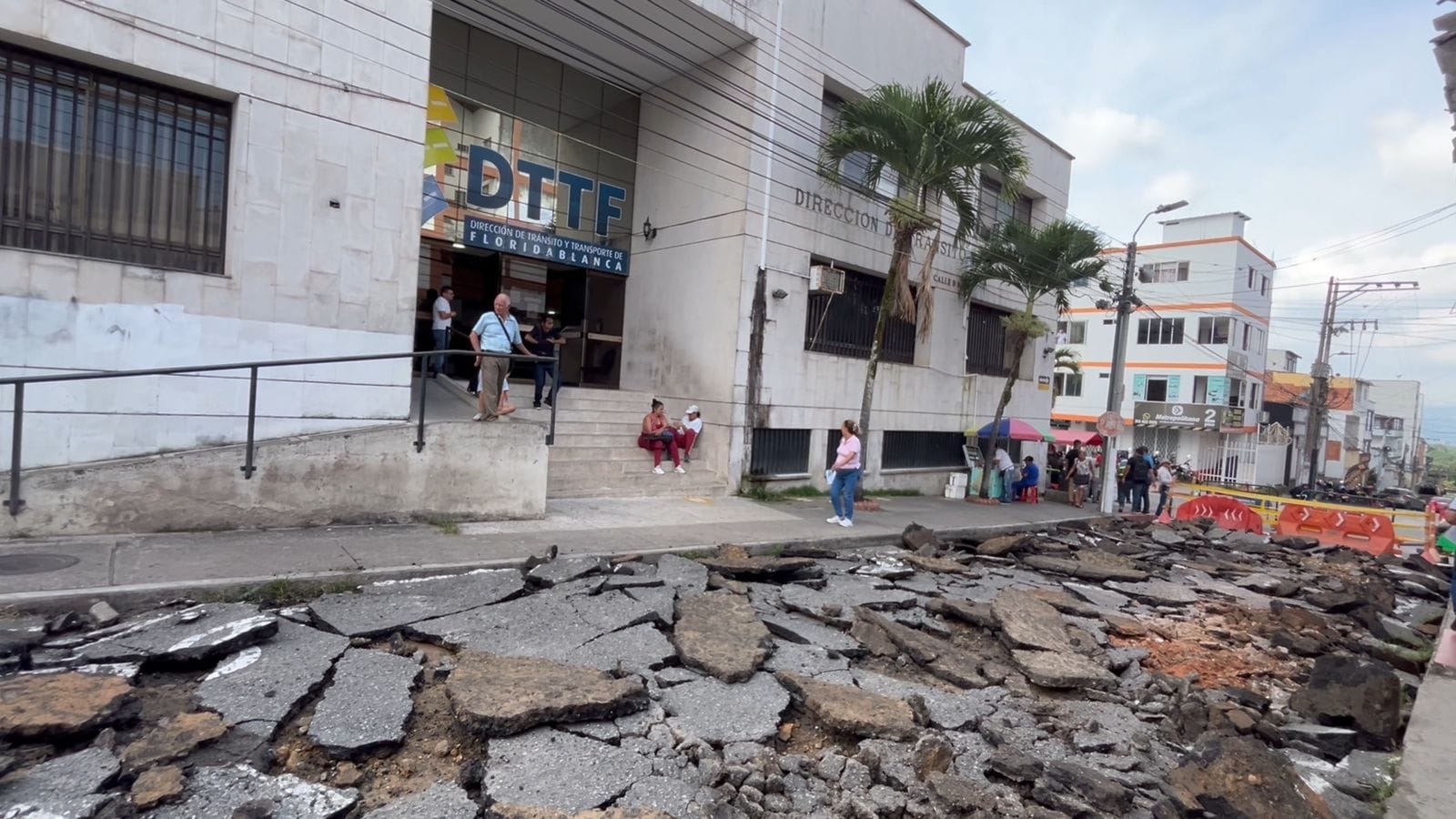 Mejoramiento vial en Floridablanca cubre varios frentes del municipio