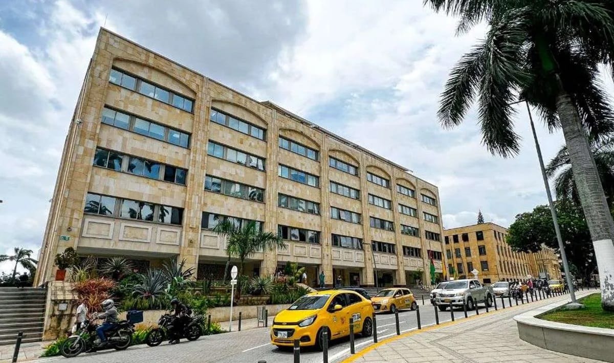 Disgusto del Alcalde Sarmiento por incumplimiento del Plan de Desarrollo