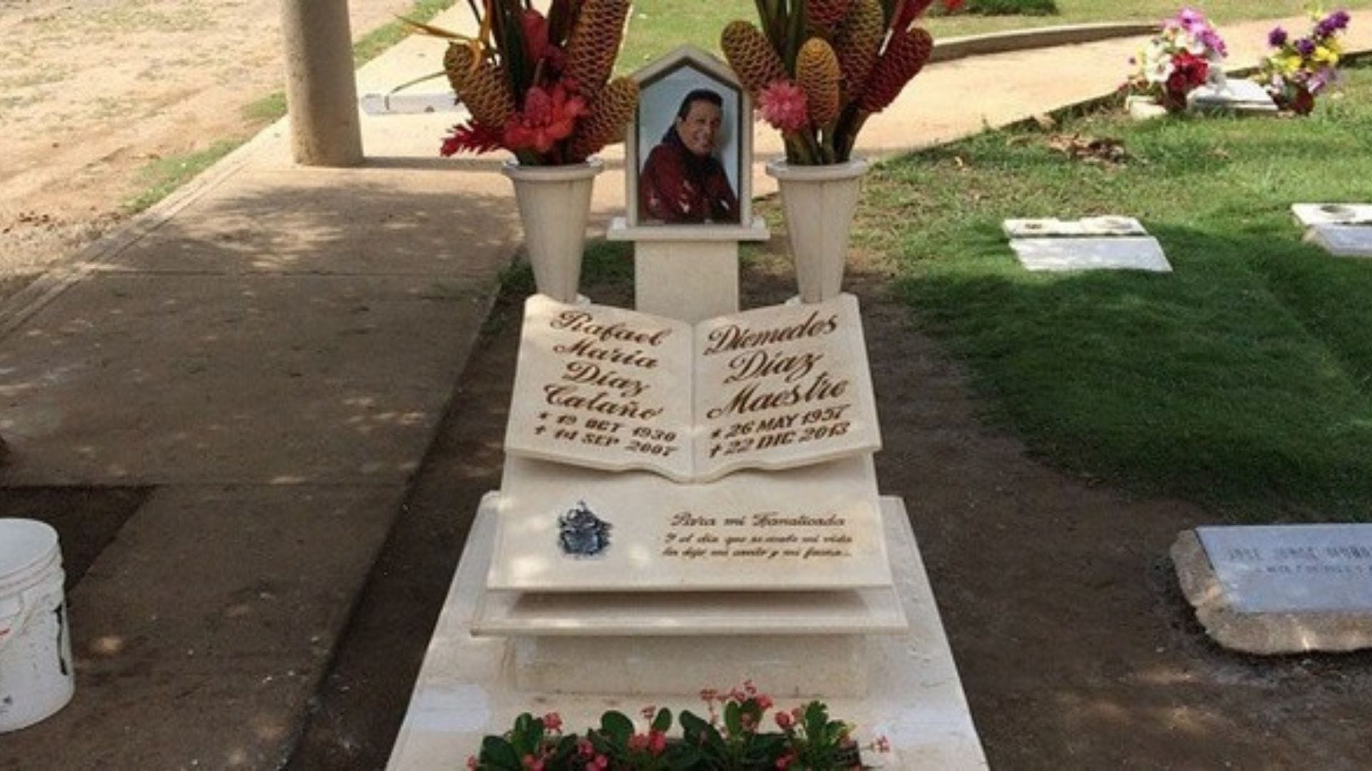 Renuevan la tumba de Diomedes Díaz en Valledupar antes del aniversario 12 de su muerte