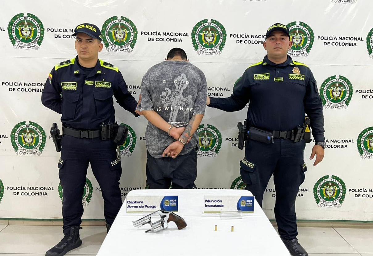 Policía captura a hombre mientras portaba un arma de fuego en Bucaramanga