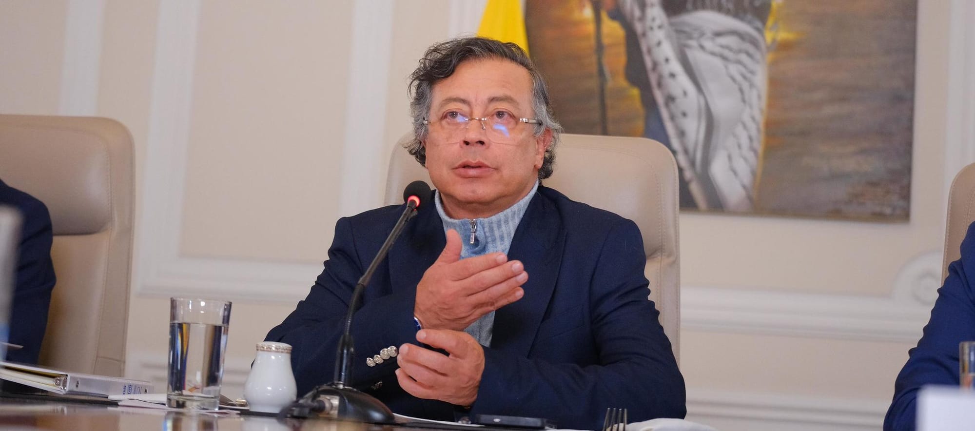Escandaloso contrato para defender a Gustavo Petro
