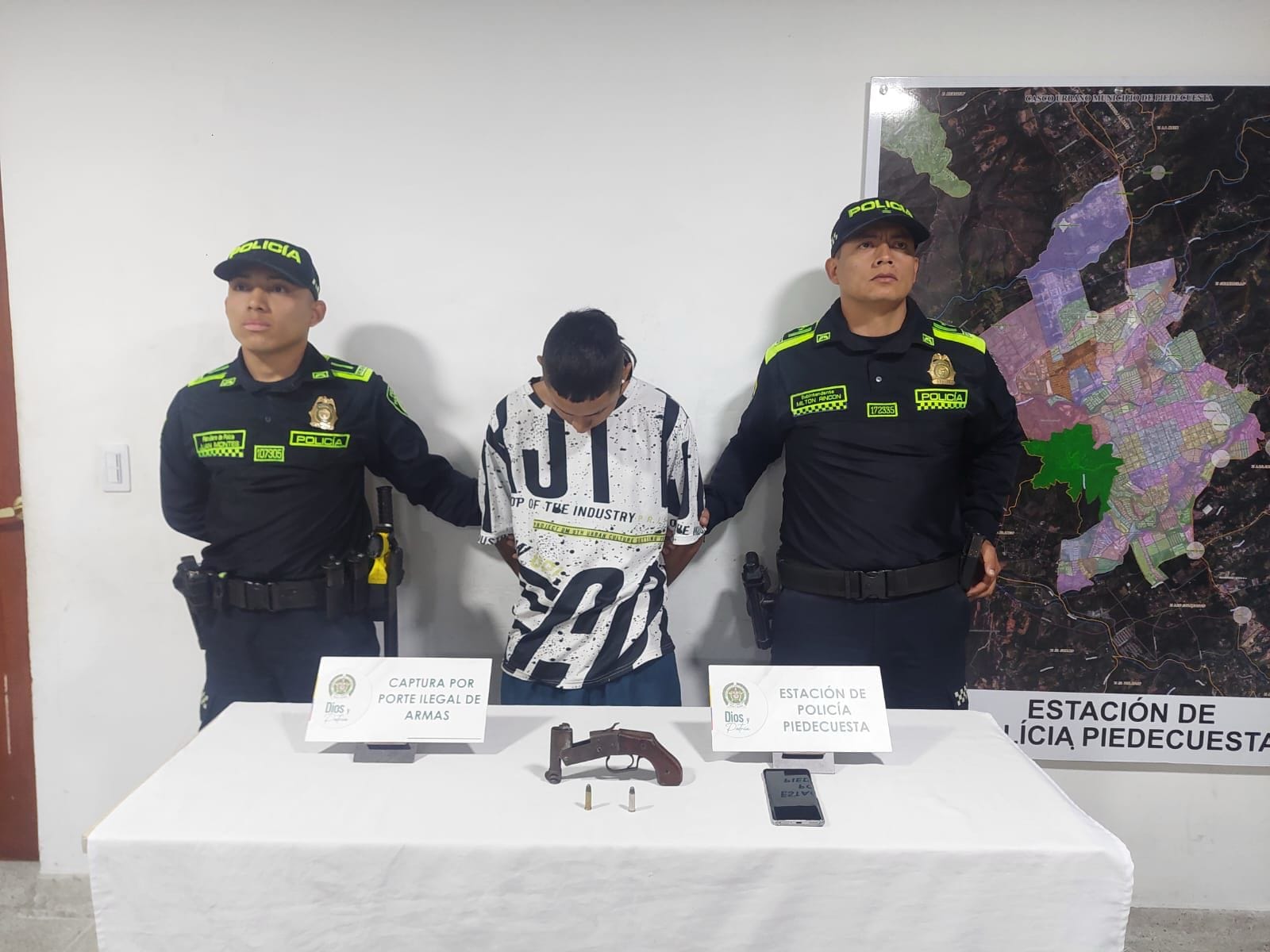 ‘Chino’ de 18 años encaletaba en su ropa un arma artesanal