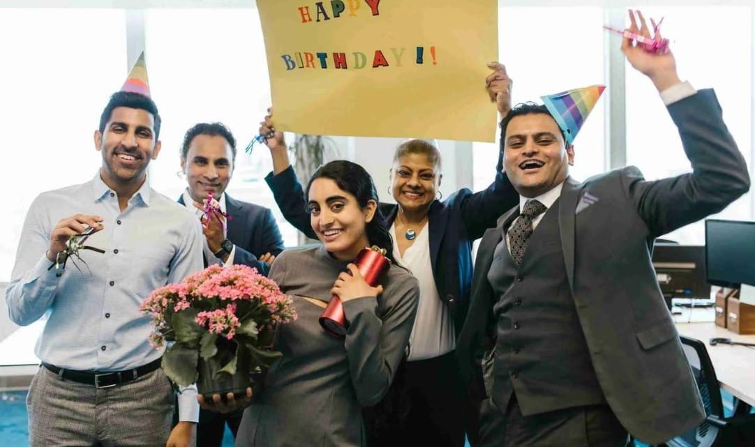 Irse de una fiesta sin despedirse no es de maleducados