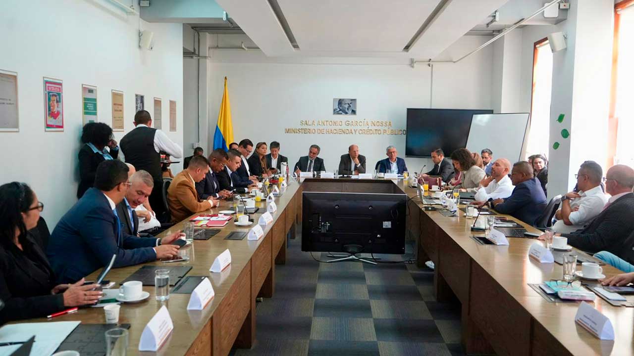 ‘Se acaba la discordia, los gobernadores van a aplicar el Decreto’ que aumenta impuestos a licores y tabaco: Ministro del Interior