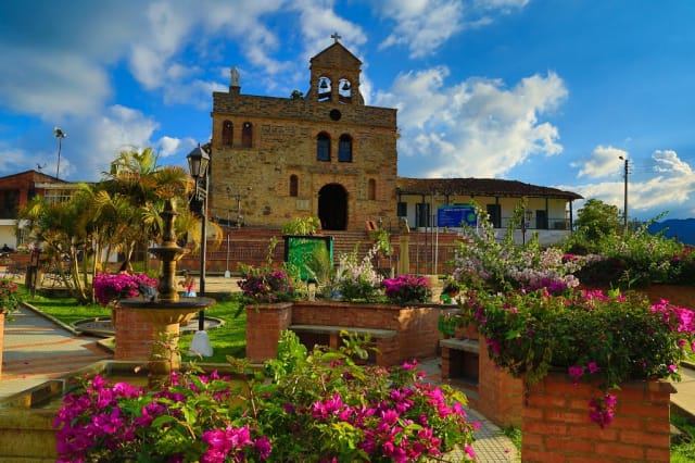 En Gambita trabajan en las vías terciarias