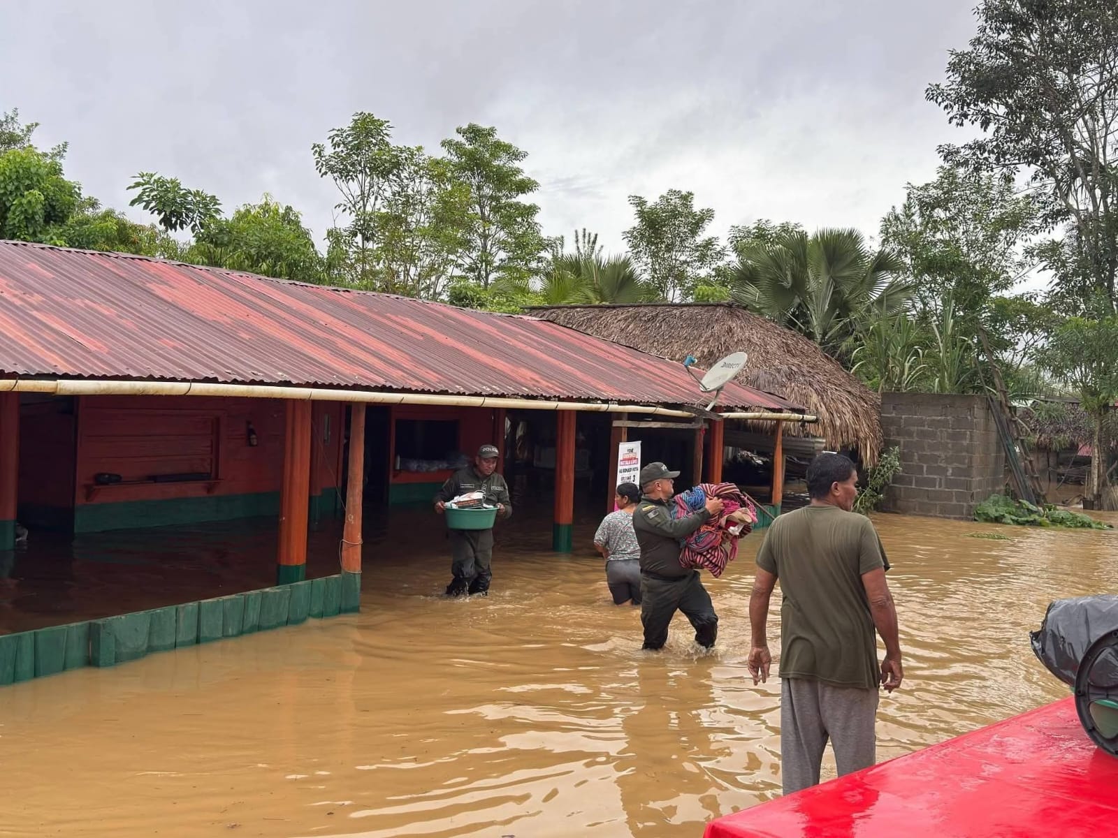 Cuando el uniforme se moja de valentía