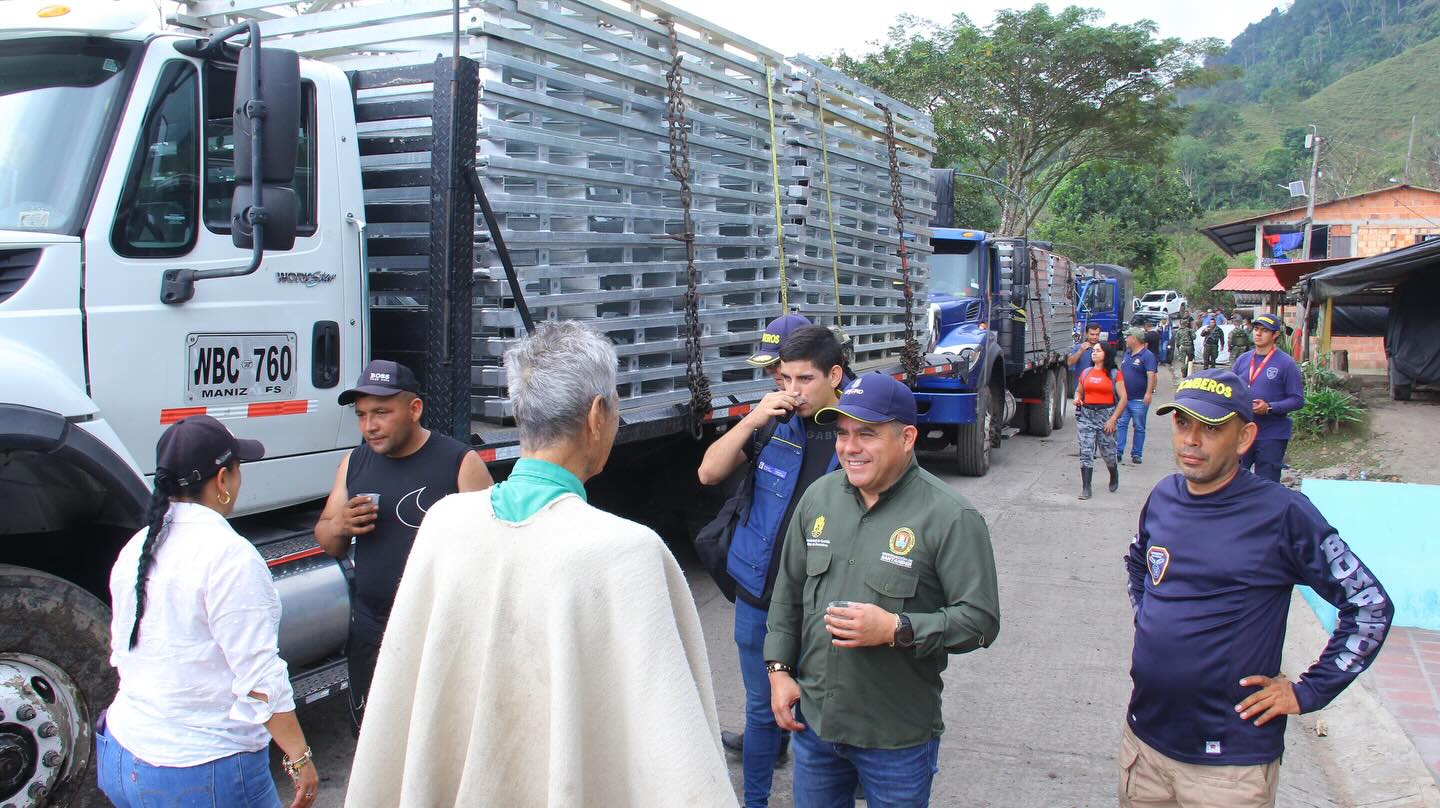 Inauguran puente metálico en Bocas del Opón