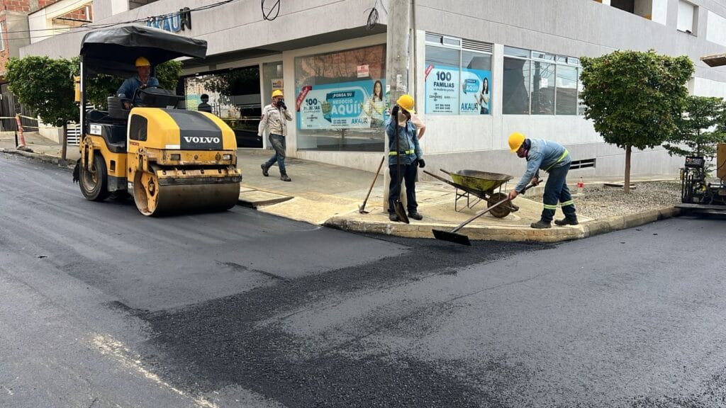 UIS se metió la mano al drill para pavimentar vías aledañas a la U