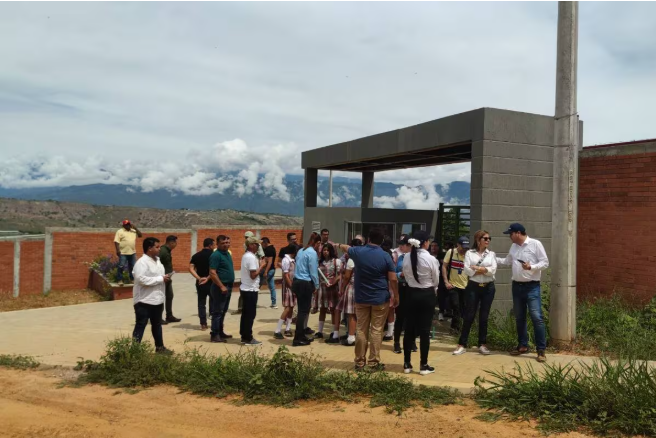 7 años sin una verdadera Institución Educativa La Laguna en Los Santos