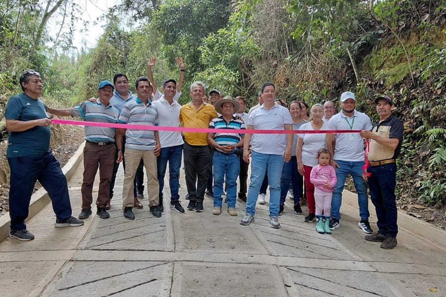 Aprendices SENA construyeron placa huellas en Lebrija