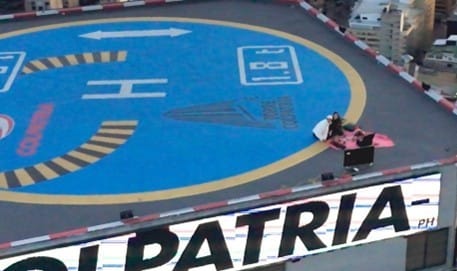 En la Torre Colpatria hace un picnic a su novia