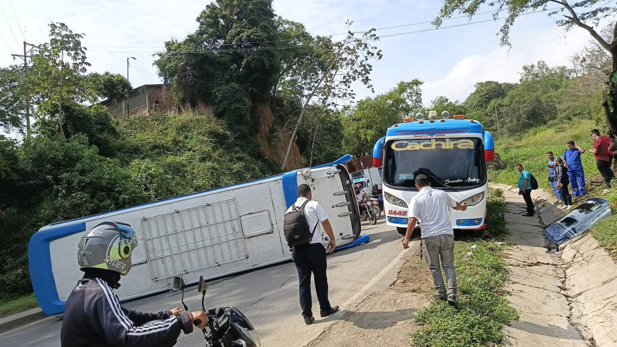 Buseta se volcó en el norte de Bucaramanga
