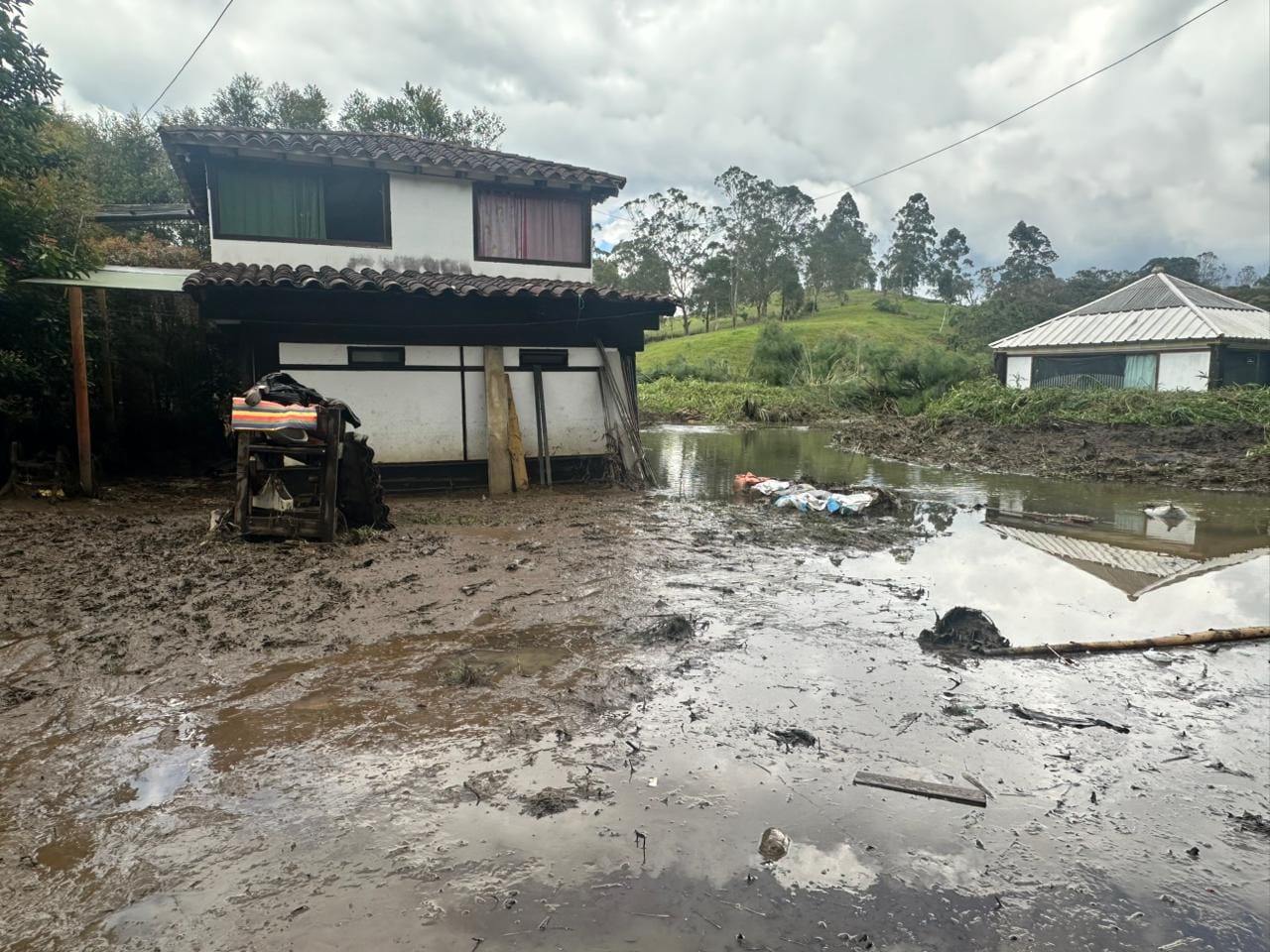 Amenaza de represamiento en la quebrada Silgara zona rural de Rionegro