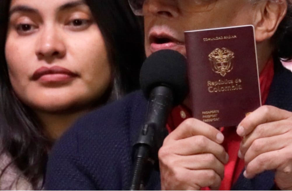 Presentado nuevo pasaporte de  Colombia que será de producción nacional