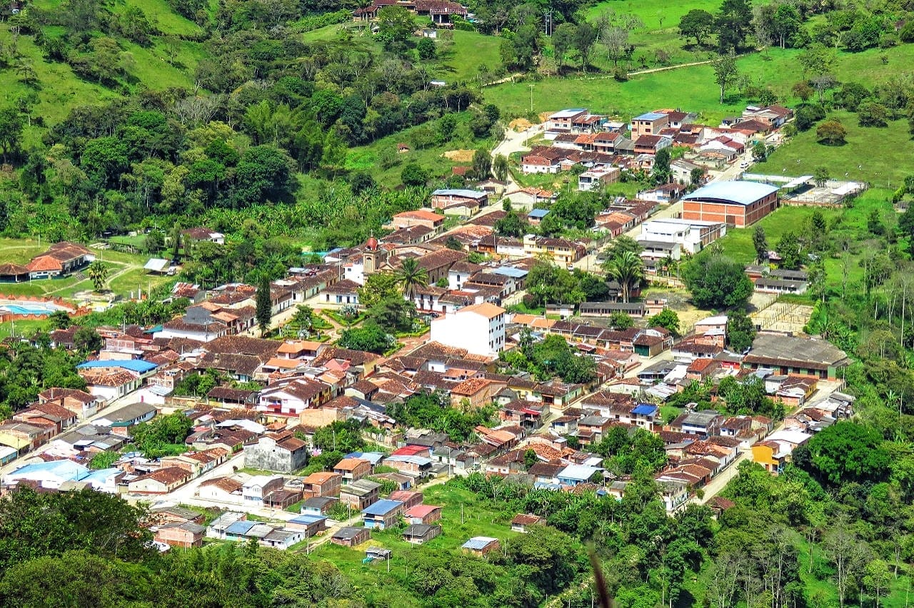 50 familias de Coromoro remodelaron sus viviendas