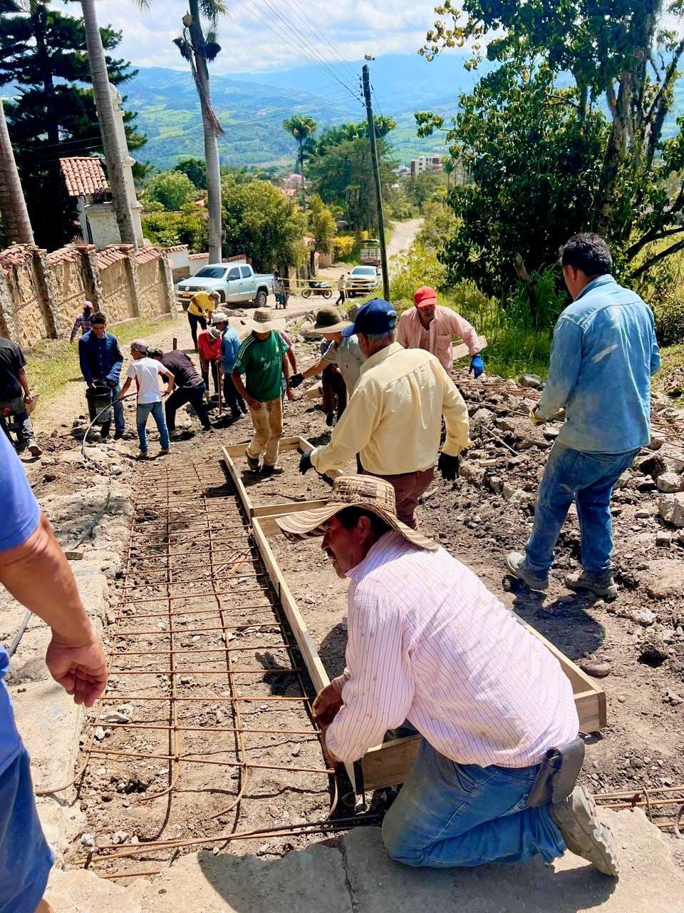 Campesinos de Barbosa estrenan Placa huella
