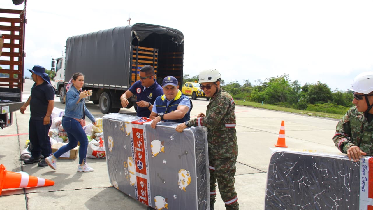 Ayudas humanitarias llegan a Vanegas tras avalancha del río Lebrija